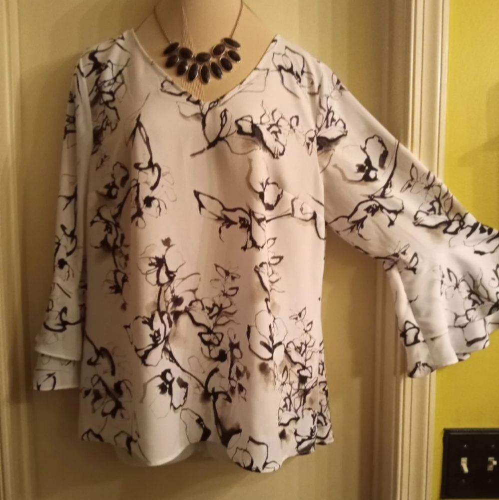Apt. 9 bell sleeve blouse